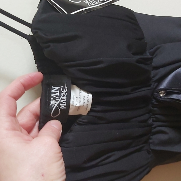 Dress - Picture 4 of 7